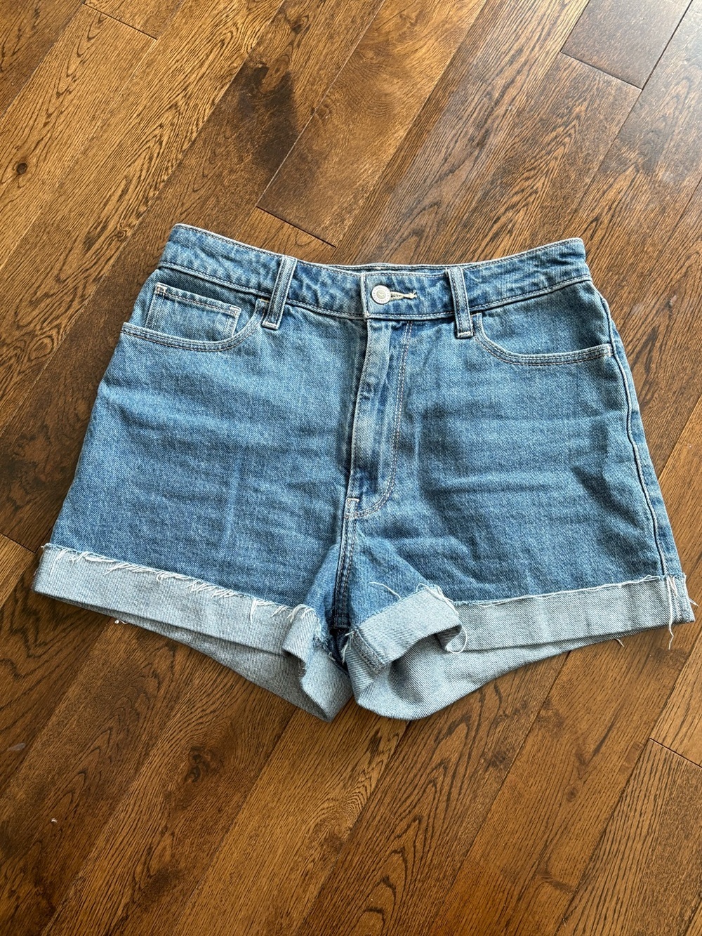 Hollister Ultra Highrise Light Blue Denim Women's Roll-Cuff Shorts Size 26